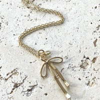 VB&CO:  BOW NECK/RHINE CHARM